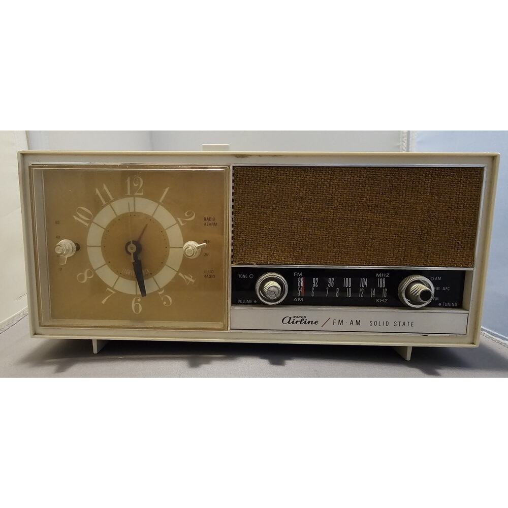 Vintage Montgomery Ward's Airline AM/FM Clock Radio GEN 1950B - Tested/Works